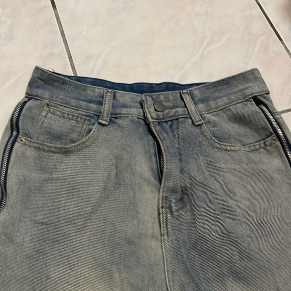 Washed And Distressed Zip Jeans - Picture 3 of 4
